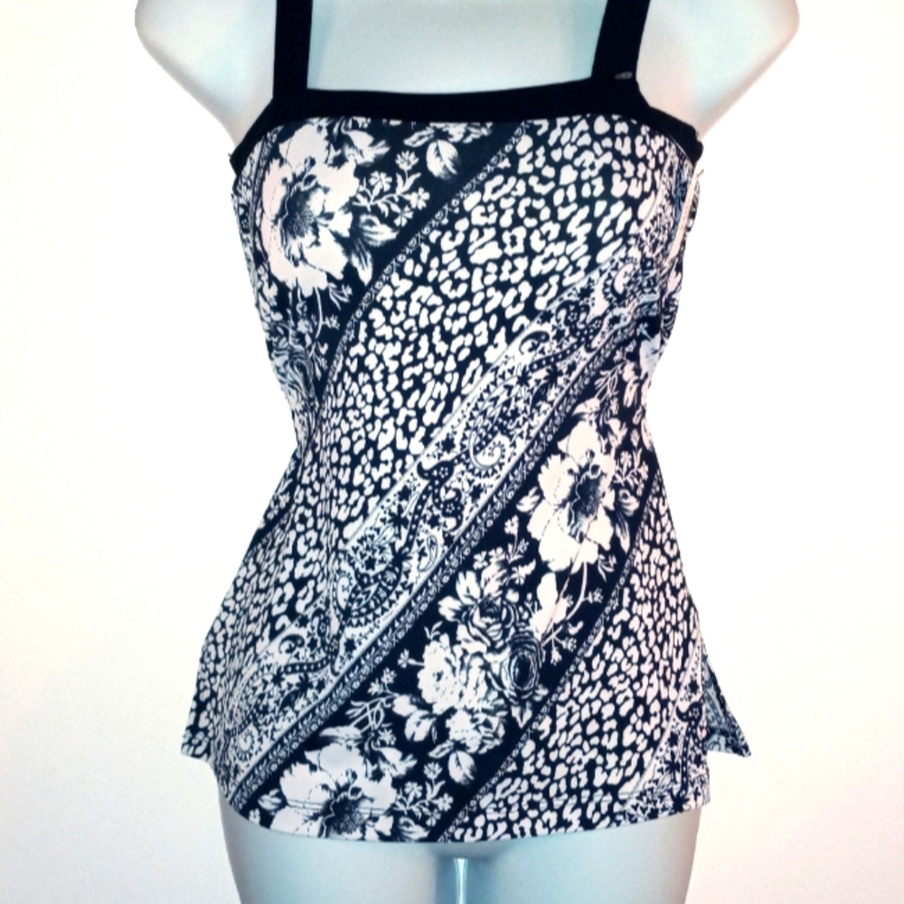 S - CHARLOTTE RUSSE - SLVLS BLOUSE - BLK/WH